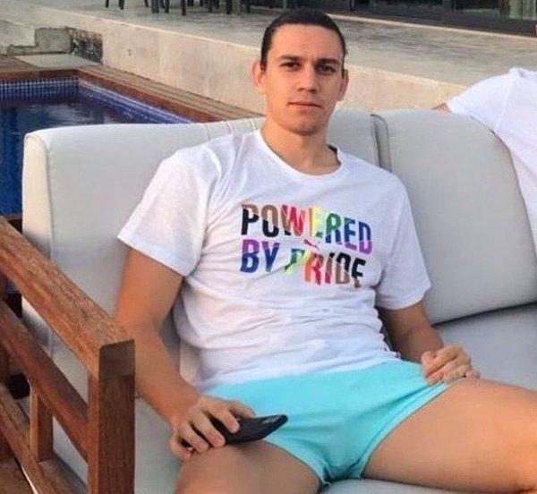 Taylan Antalyalı'nın giydiği "Powered by pride" tişörtüyle ilgili de homofobik açıklamalarda bulunmuştu kendisi: