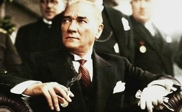 Dikkat Çeken Atatürk Vurgusu