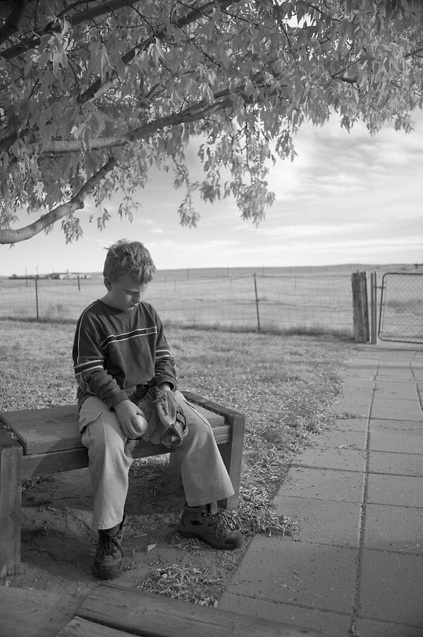 12. У меня отец настоящий абьюзер, и я вырос под его влиянием. И, к сожалению, я слишком часто веду себя как он. Я действительно ненавижу это. Я знаю, что когда повышаю голос на маму, она думает, что я такой же, как мой отец. Если у меня когда-нибудь появятся дети, я их испорчу. Я буду таким же плохим родителем, как и он, и я не хочу быть кем-то, кто выводит этого ребенка на свет только для того, чтобы в конечном итоге испортить им жизнь