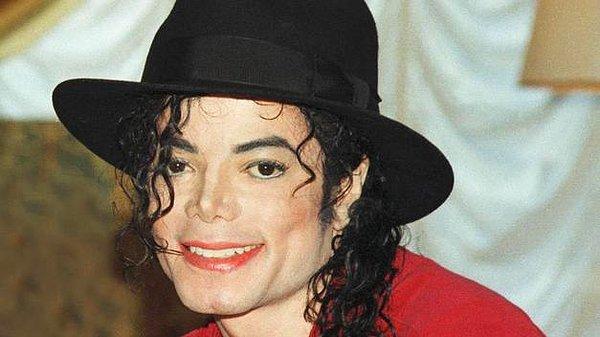 'Pop Müziğin Kralı' olarak adlandırılan Michael Jackson'ın 2009 yılındaki ani ölümü sadece hayran kitlesi için değil tüm dünyada şok etkisi yaratmıştı hatırlarsanız. Ancak eskiden Michael hayranı olan Kathleen, şarkıcının ruhunun hala bizimle olduğunu söylüyor.