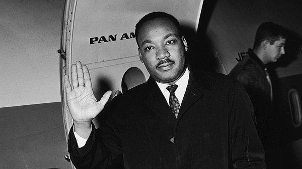 Martin Luther King Jr., sivil haklar mücadelesinin ünlü liderlerinden biriydi.