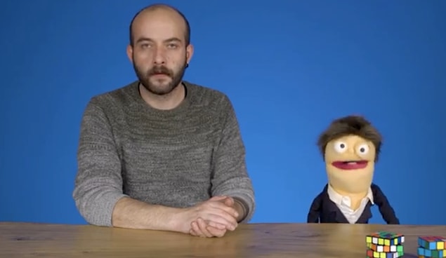 Tamamen doğaçlama yapılan Kukla Kabare, insanlar tarafından o kadar çok sevildi ki videolar artık seyirciye yetmemeye başladı.