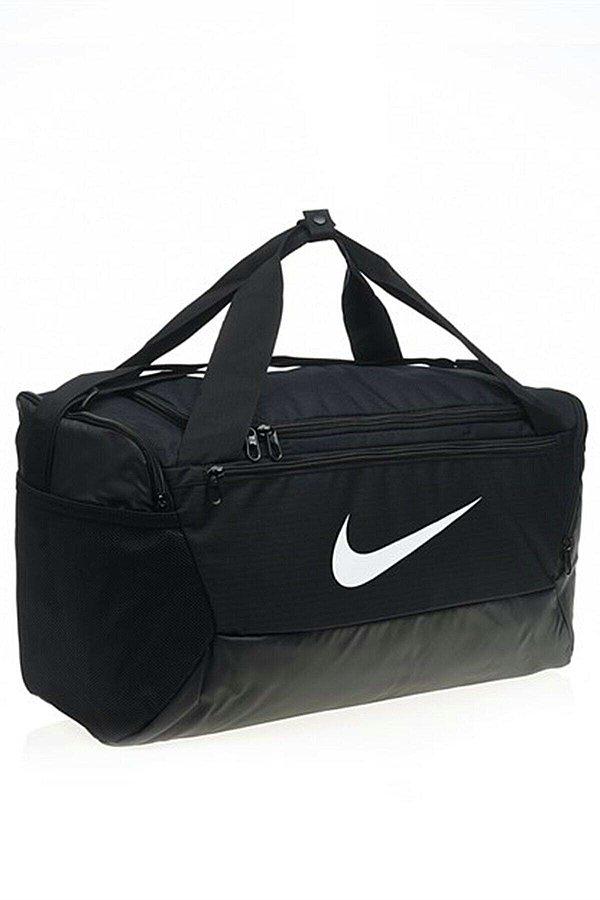 14. Dev boy bir Nike spor çantası. Spor çantaları içerisinde en kullanışlı modellerden biri.