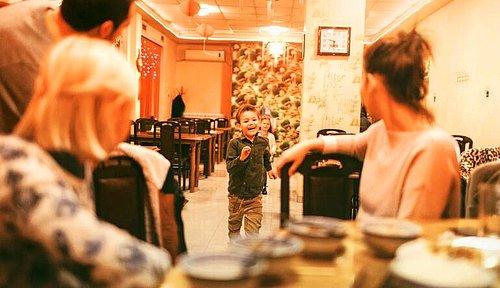 ‘Çocuksuz Restoran’ Tartışması Büyüyor: 'Şikayet Edebilirsiniz, İdari Para Cezası Uygulanabilir'