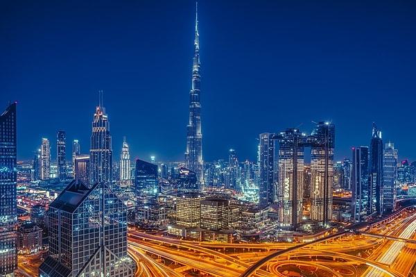 Dubai'de bulunan nüfusun sadece %10'unun Emiratilerden oluşması da aslında bu amacın sonuçlarından birisi diyebiliriz.