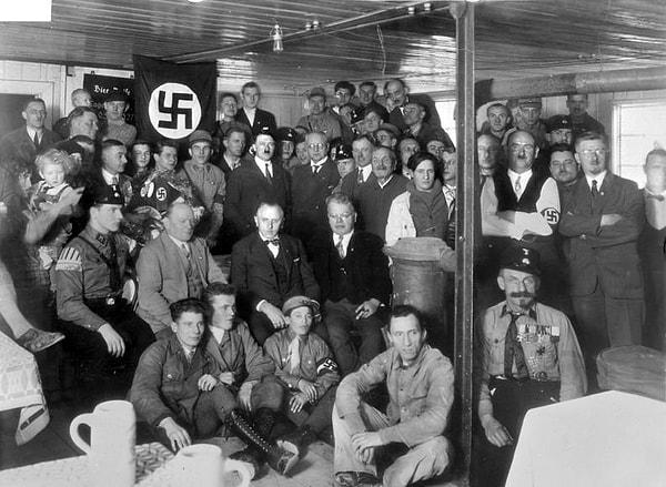 Naziler başlangıçta siyasi programlarına sosyal yardım hizmetlerini eklememişti.