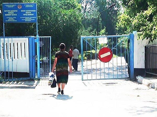 Tecavüze teşebbüs suçundan 15 yıl ceza alan Marat isimli bir tutuklu ise Çimkent şehrindeki bir ceza kolonisinde kendisine şimdiye kadar toplam 3 hadım enjeksiyonu yapıldığını ve artık erekte olamadığını söylüyor.