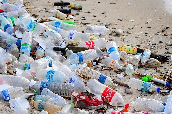 10. Plastik tüketimini azaltmak için dışarıdan su almayın!
