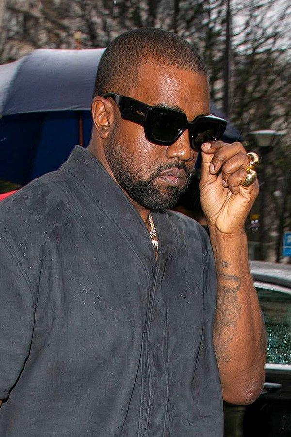 İsmini "Kanye Omari West" olarak kullanmak yerine sadece "Ye" olarak değiştirmek için dilekçe verdi.
