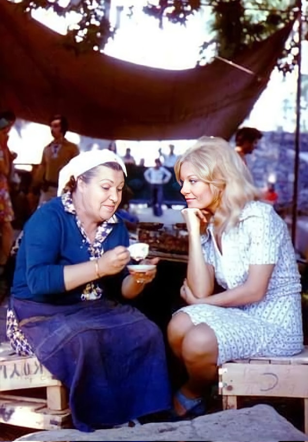 24. Fal bakan pazarcı, 1977.