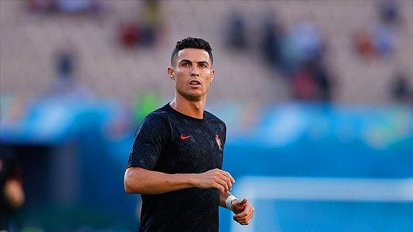 İngiliz temsilcisinin transfer için Juventus'a 25 milyon euro, Ronaldo'ya ise iki yıllık sözleşme teklif ettiği basına yansıdı.
