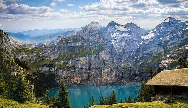 15. İsviçre 208 dağa ve Avrupa'daki en fazla zirve sayısına sahiptir.