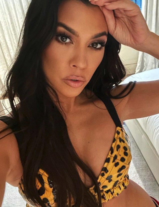 Fakat bu paylaşılan fotoğraflar ve verilen pozlar Kourtney Kardashian'ın eski sevgililerinin birbirine girmesine neden oldu.