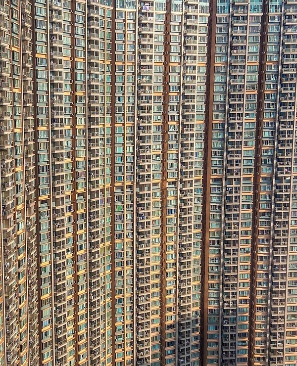 5. Hong Kong'daki bu bina, kim bilir kaç farklı hayat barındırıyor.
