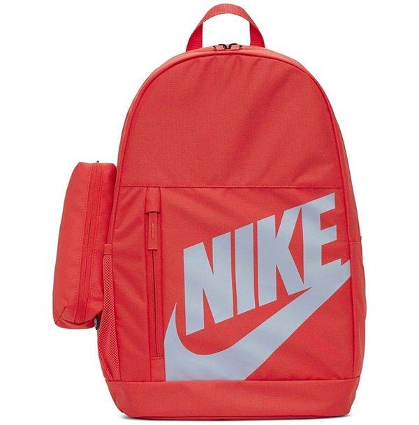 1. Okul alışverişi yapacaklar için Nike'in bu sırt çantası oldukça kullanışlı.
