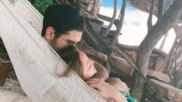 Tam her şey mükemmel giderken Danla Bilic, Instagram hesabından sevgilisi Poyraz ile birlikte olduğu bütün fotoğrafları sildi ve takipten de çıktı.