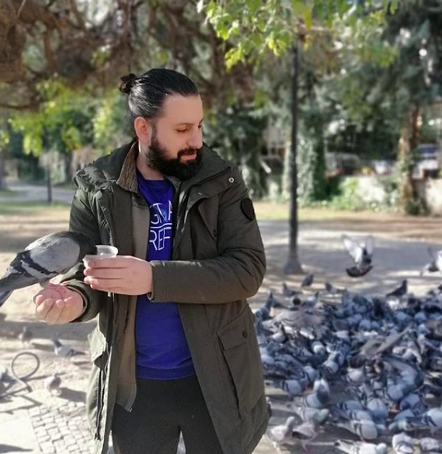Bambaşka biri gibi gözüküyor da diyebiliriz...