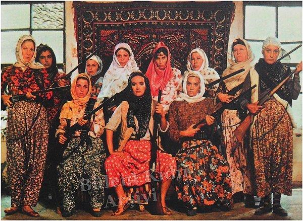 Film Bursa'nın İznik ilçesinde, Keramet Köyü'nde çekilmiştir ancak enteresan bir şekilde Şener Şen'i Güneydoğu şivesiyle konuşurken görürüz.