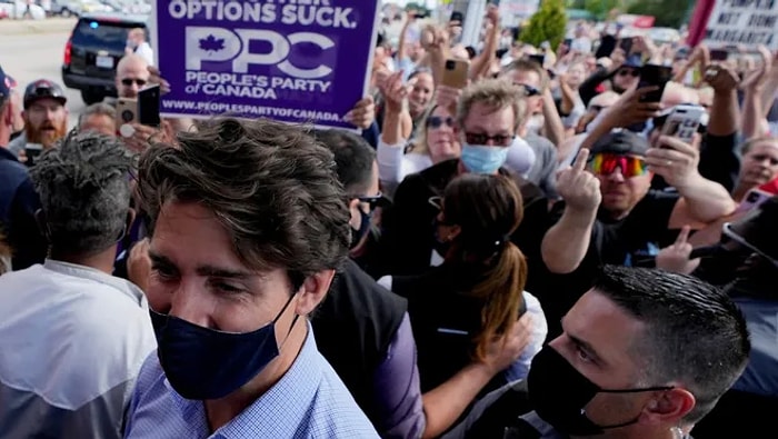 Kanada Başbakanı Trudeau'ya Taşlı Protesto