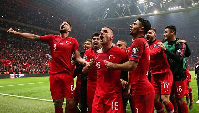 Türkiye’de kulüplerin altyapılarına yeterli kaynak ayırmadığı, Süperlig ve Avrupa liglerinde oynayabilecek kalitede çok az futbolcu yetiştirdikleri bir gerçektir. Bu yüzden kulüpler sürekli yabancı futbolcu transfer etmektedirler.