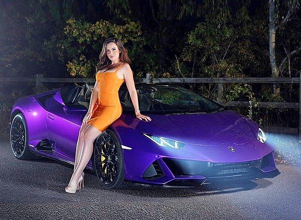 Yatırım yapmaya odaklansa da kendisini şımartmayı ihmal etmemiş tabii. 478 bin dolardan pahalı olan mor renkli bir Lamborghini araba almış.