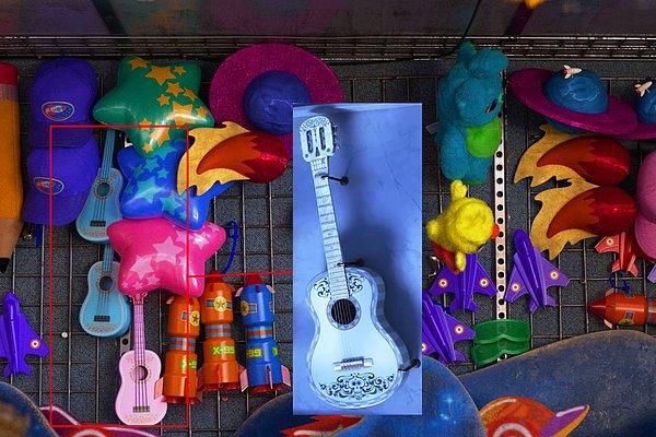 27. Coco filmindeki gitar, Toy Story'de karnaval hediyesi olarak karşımıza çıkıyor.