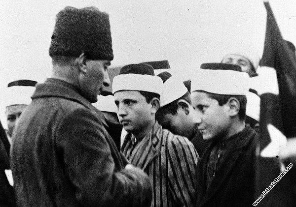 Şöyle der Atatürk: "Her fert dinini, diyanetini, imanını öğrenmek için bir yere muhtaçtır. Orası da mekteptir." MEB ise imam-hatip okullarının açılış amacını şöyle açıklar: