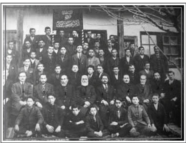 Ve 1926'ya gelindiğinde yalnızca İstanbul ve Kütahya'da 2 okulda toplam 100 öğrenci kalır. 1930'da ise bu kalan son iki okul öğrenci azlığı nedeniyle kapatılır. Ayrıca 1924'te liselerin...