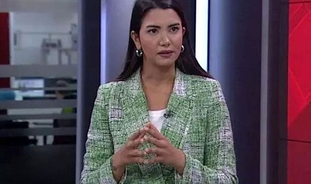 2006 yılında üniversiteye başlayan Öztürk okulu kazanır kazanmaz da kariyerine başlamış diyebiliriz. Kendisi 2007 yılında Doğan TV’nin bir programı sayesinde Star TV’nin iç yapımlarında staj yapmaya başlamış.