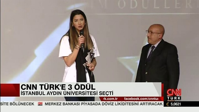 Bu süreçte de pek çok ödülün sahibi olmuş.