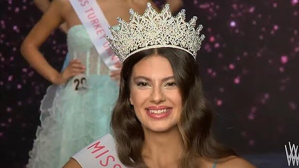 Miss Turkey birincisi Dilara Korkmaz'ın, Miss Turkey 2010 yılında 4. olan ve ülkemizi Miss International'da temsil eden Dilay Korkmaz'ın kardeşi olduğu öğrenildi.