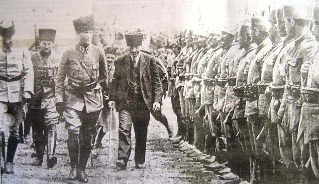 Doğu Cephesi'nin ardından Batı Cephesi'ne geçen Halit Paşa, Sakarya Meydan Muharebesi ve Büyük Taarruz'da da başarısından söz ettirmiş.
