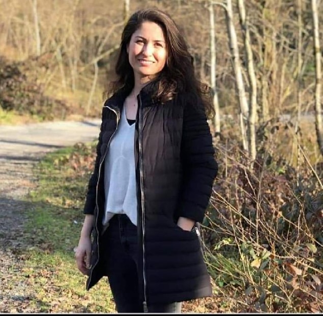 Aracını hemen yol kenarına çeken kadın, rahatsızlandığını anlayarak 112'den yardım istedi.