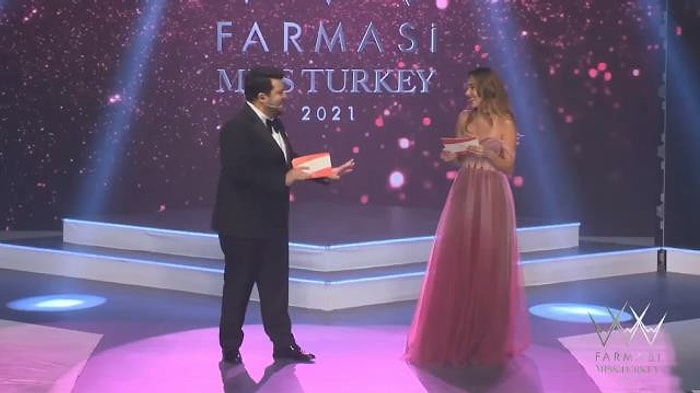 Miss Turkey 2021’'e Berfu Yenenler Damgası! Salondakiler Kahkahaya Boğuldu!