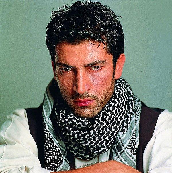 Kenan İmirzalıoğlu, çok geçmeden yani 1998 yılında "Deli Yürek" adlı yapımda Yusuf Miroğlu isimli karaktere hayat vererek ilk dizisi ile ekranlara geldi.