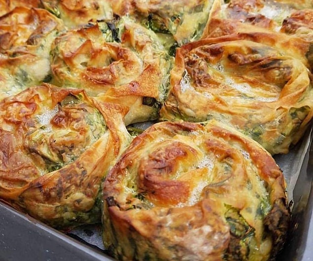 8. Ispanaklı börek
