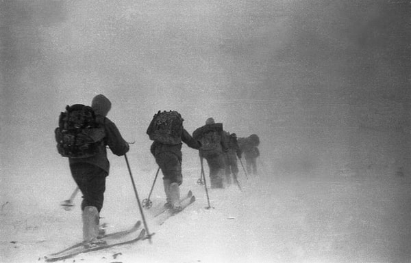 15. Dyatlov Geçidi kazası olarak bilinen kazada gizemli bir şekilde hayatlarını kaybeden 9 kayaçının son fotoğrafları.