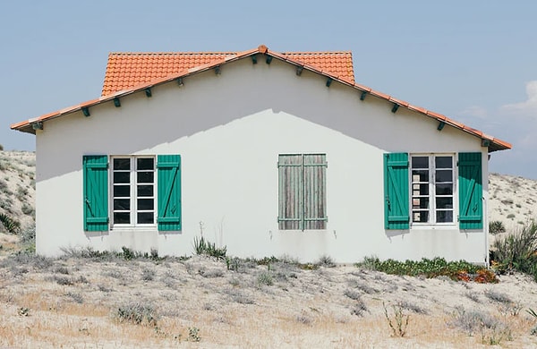 1. "Я бездомный и уже год живу в маршрутном автобусе, поэтому мои перспективы могут быть не такими захватывающими, как у других. Я хочу купить жилье. Дом или квартира было бы круто. Хоть даже акр земли, на которой я мог бы построить небольшой дом. Просто какое-то место, которое я смогу назвать домом."