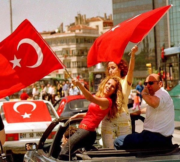 16. Dünya kupasında 2.lik kutlamaları, İstanbul, 2002.