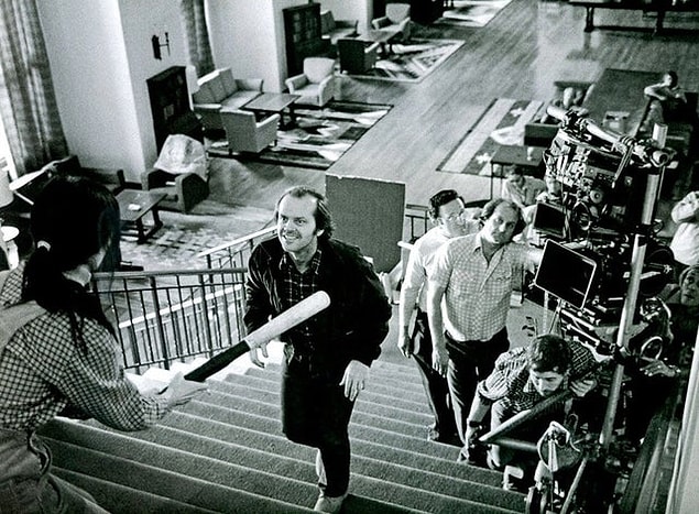 13. Kubrick’in ‘The Shining’ filminde iyi olması için 127 tekrar aldığı sahneden bir kare: