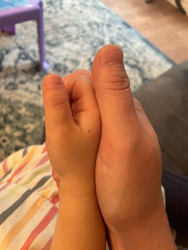 15. "Kızım (3) ve benim kısa, geniş baş parmaklarımız var. Yani bizim için parmak savaşı mümkün değil!"