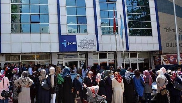 Son zamanlarda da insanların durumları ve veriler ortadayken işsizlik olduğuna inanmayanlar türedi. İnsanların iş beğenmediğini savunan bu tür, çeşitli yerlerde karşımıza çıkıveriyor.