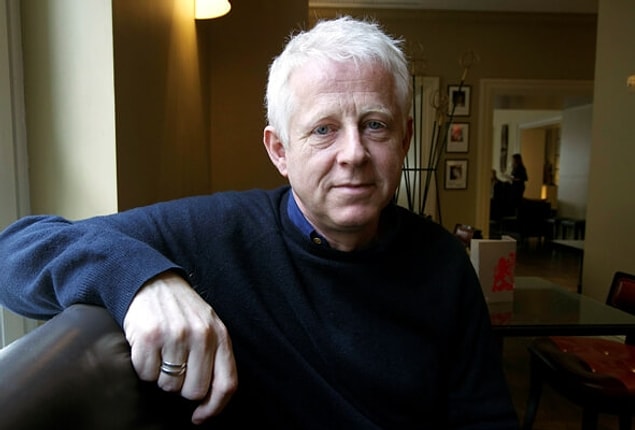 14. Dizinin hayranı olan çok fazla isim var! 'Love Actually' filminin yönetmeni Richard Curtis Trish'le karşılaştığı zaman beraber fotoğraf çektirmek istemiş.