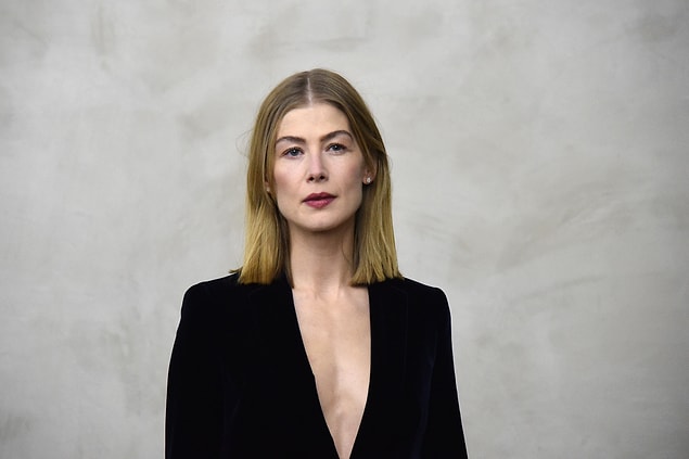 15. Hatta 'Gone Girl' filmiyle büyük beğeni toplamış oyuncu Rosamund Pike da bir gün mutlaka dizide yer almak istediğini söylemiş bir röportajında.