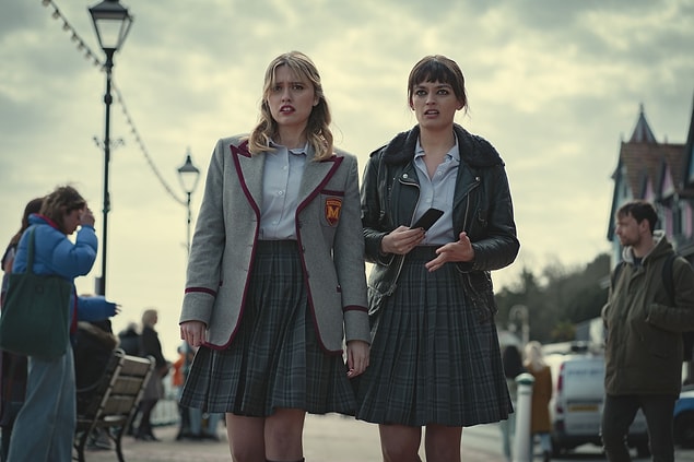16. Dizinin üçüncü sezonu 17 Eylül'de Netflix'te yayınlanacak! Yeni sezon hakkında bilmemiz gereken şeyler sorulduğunda ise oyuncular 'gözlerimizin dolacağı, kalbimizin çok kırılacağını' söylüyor!