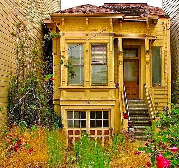 27. San Francisco'da şirin, küçük, terk edilmiş bir Viktorya evi.
