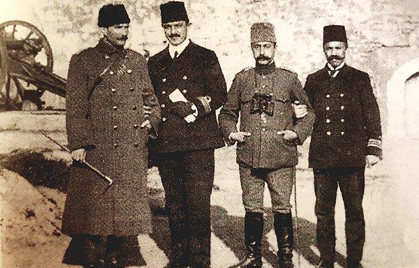 Ankara yönetimi İstiklal Harbi boyunca İngiltere ile uzlaşmaya çalışır ve basitçe Türkiye'nin onurlu ve bağımsızlığına dayalı bir barış istediğini ifade eder.