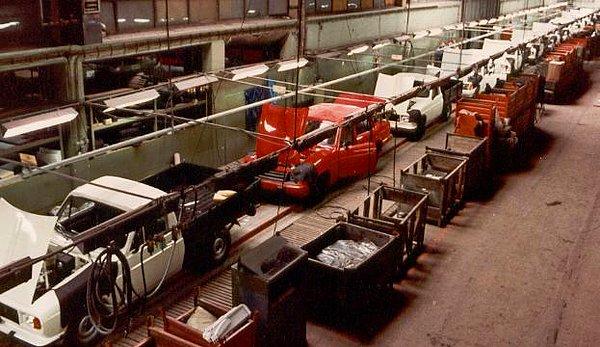 1970'lerin ortasında Anadol modellerinin ortadan ikiye kesilerek kamyonete dönüştürülmesi ise Anadol'un prestijini düşürdü ve taleplerin azalmasına sebep oldu.