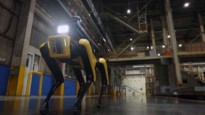 Boston Dynamics’in Robot Köpeği Spot, Otomobil Üretim Tesislerinde Güvenlik Görevlisi Oldu