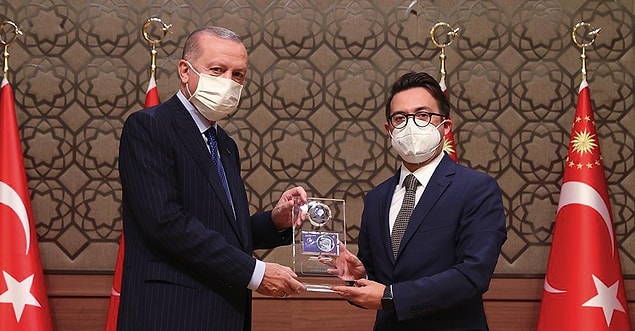 'Başörtülüye ödül verdi mi?